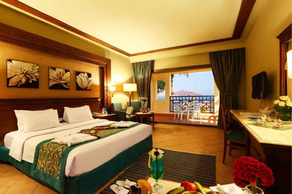 Charmillion Club Resort Sharm el-Sheikh Bagian luar foto A room at the Hilton Sharm El Sheikh