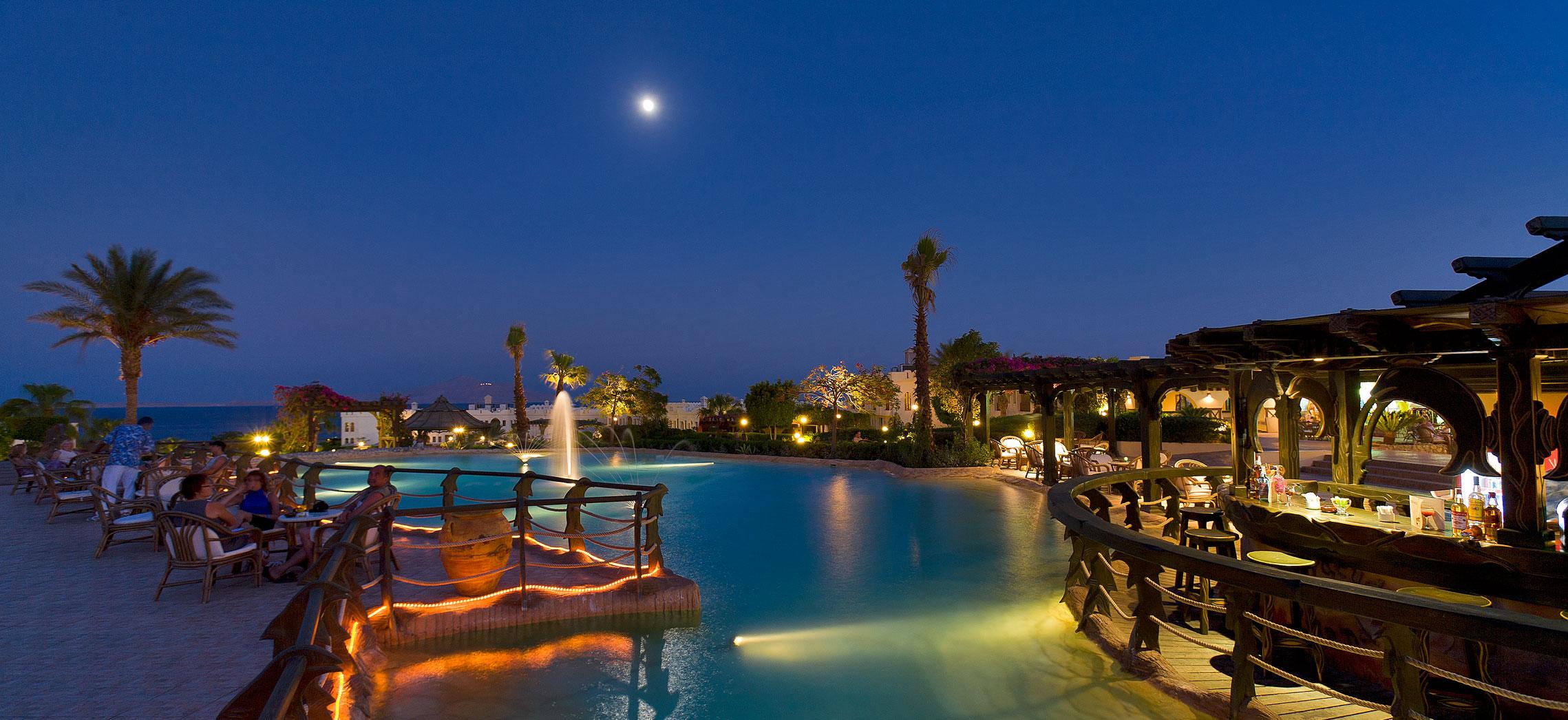 Charmillion Club Resort Sharm el-Sheikh Bagian luar foto The resort at night