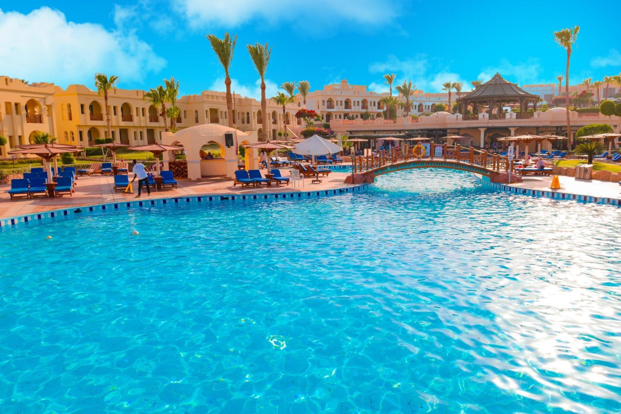 Charmillion Club Resort Sharm el-Sheikh Bagian luar foto The pool at the Hilton Sharm El Sheikh