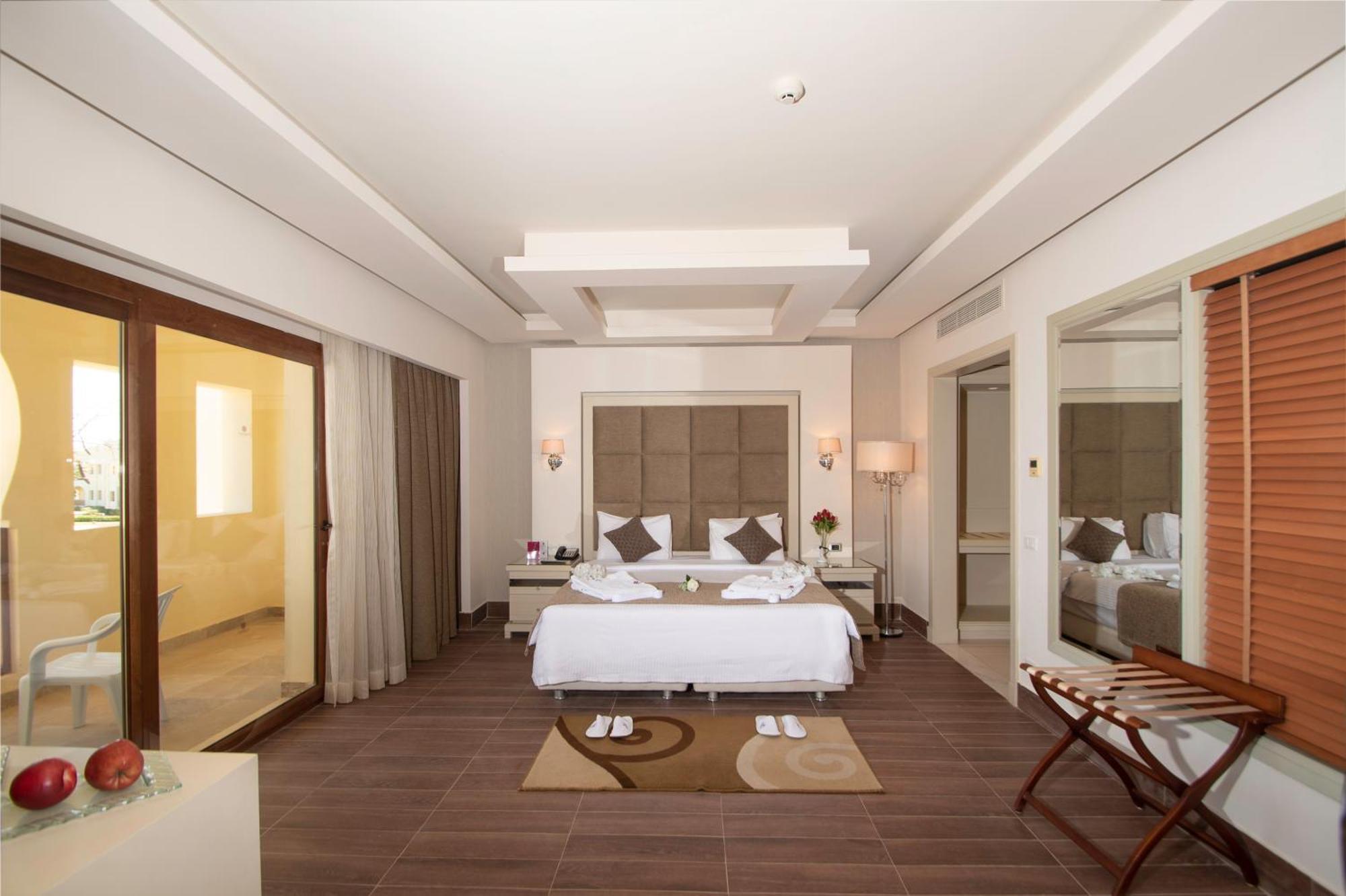 Charmillion Club Resort Sharm el-Sheikh Ruang foto A bedroom at the Taj Bengal